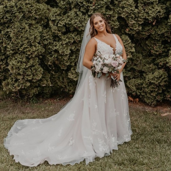 Beautiful Tulle Wedding Veil (Chapel length with blusher) - Picture 4 of 4